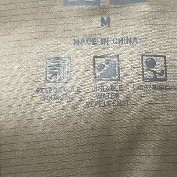 Uniqlo Women Light Down Vest Md Wide Quilted Lightweight tan fall layering warm - Picture 6 of 9